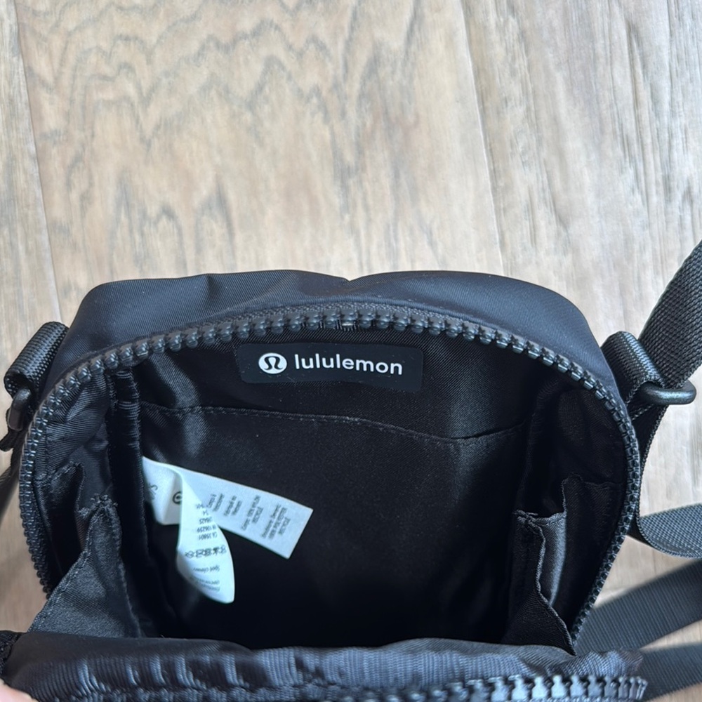 Easy Access Crossbody Bag 1.5L - Picture 6 of 6